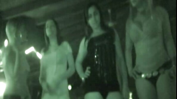 Asiatin Sharon Lee bekommt Sperma nach einem Tittenjob