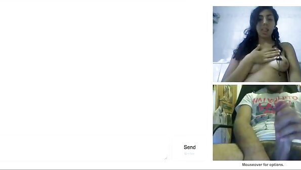 Blond MILF med briller kneppet i den falske taxa